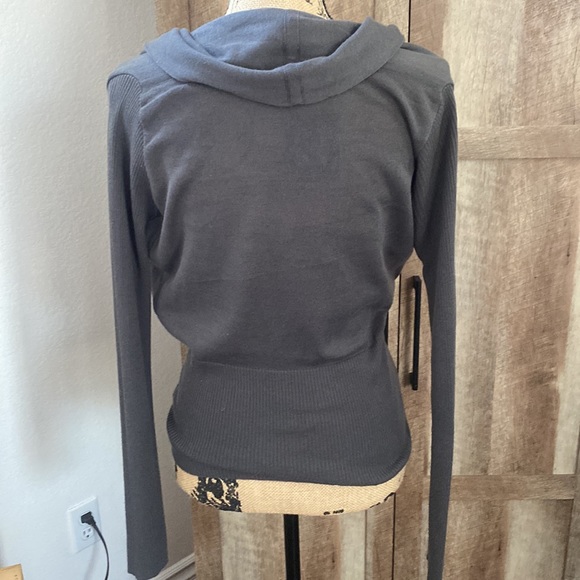 Cowl neck fitted sweater 🩶 - Picture 3 of 4